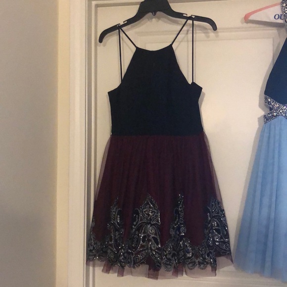 Dress - Picture 2 of 4